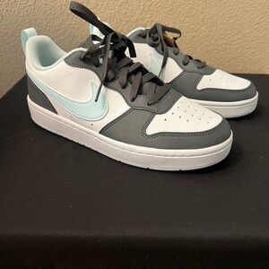 NIKE Youth/Women’s Court Burrough 2 Low Sneakers Size 6Y New without box